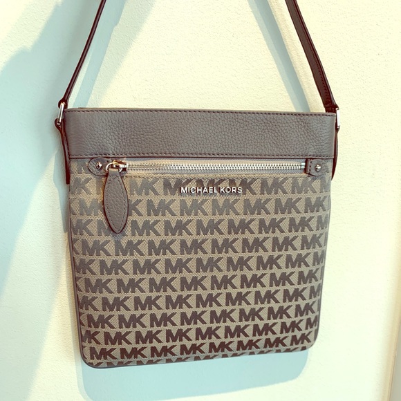 michael kors connie crossbody